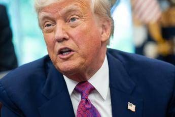 Dazi, furia di Trump sulle Barbie mentre ‘grazia’ le auto extra lusso
