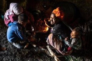 La storia di Fatuma, mamma 30enne di 4 figli, salvata in Etiopia dalla cecità per tracoma