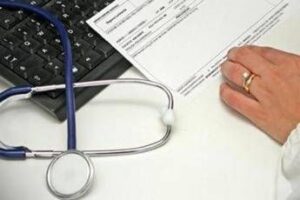 Tumori, l’indagine: oncologi costretti a fare i burocrati per il 40% del tempo