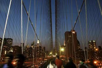 Usa, nave scuola messicana contro ponte di Brooklyn: 2 morti e 19 feriti