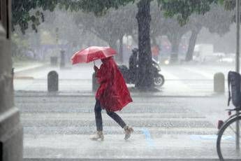 Meteo, doppio ciclone sull’Italia: è allerta nubifragi