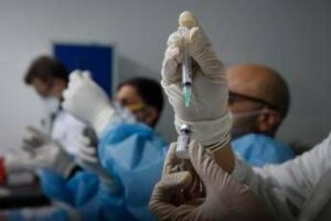 Covid, Bassetti: “In campana con la nuova variante, in Asia aumento di casi”