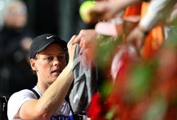 Sinner, la giornata al Foro tra spot e autografi ai bambini