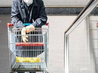 Istat: in Italia oltre 1 su 5 a rischio povertà, tasso occupazione più basso dell’Ue