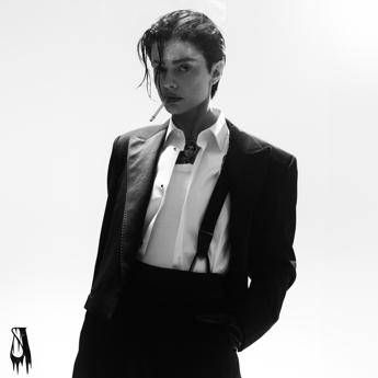 Annalisa, look stravolto per il lancio del nuovo singolo ‘Maschio’: la foto virale