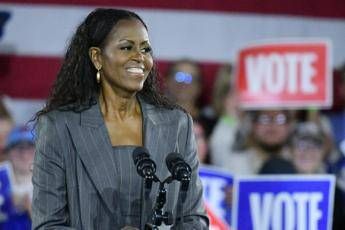 Michelle Obama, momento difficile: “Sono in terapia, sto attraversando una transizione”