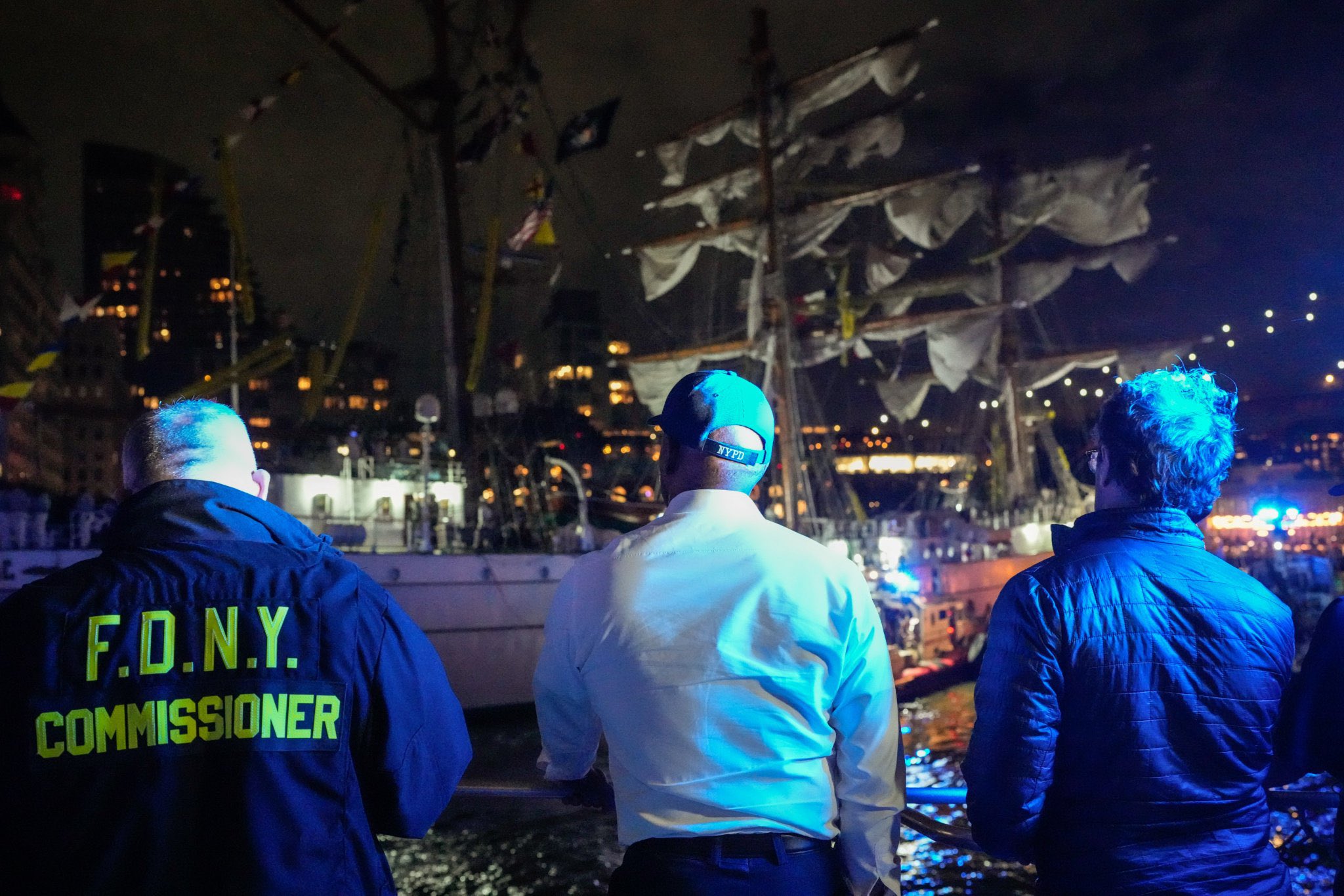 New York – Nave scuola messicana si schianta contro il ponte di Brooklyn, 2 morti