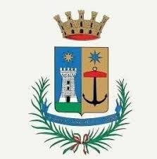 Santa Marinella – Consiglieri cdx: “Altro che ‘Statua del Bacio’, con Tidei si inaugura la statua dell’imbarazzo”