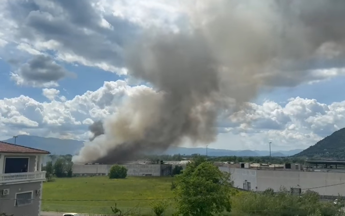 Cassino – Incendio in magazzino centro commerciale