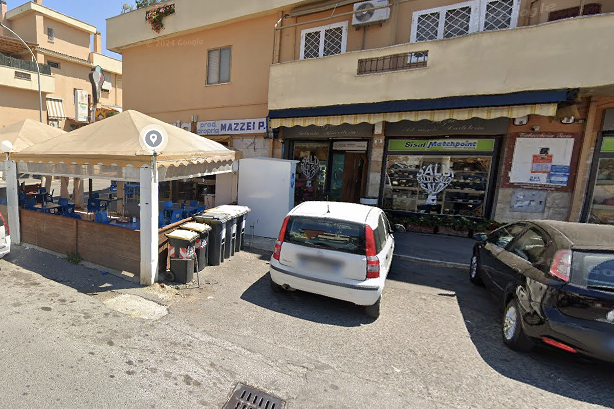 Paura nella notte a Cerveteri, puntano la pistola al cassiere e portano via soldi dalla sala slot