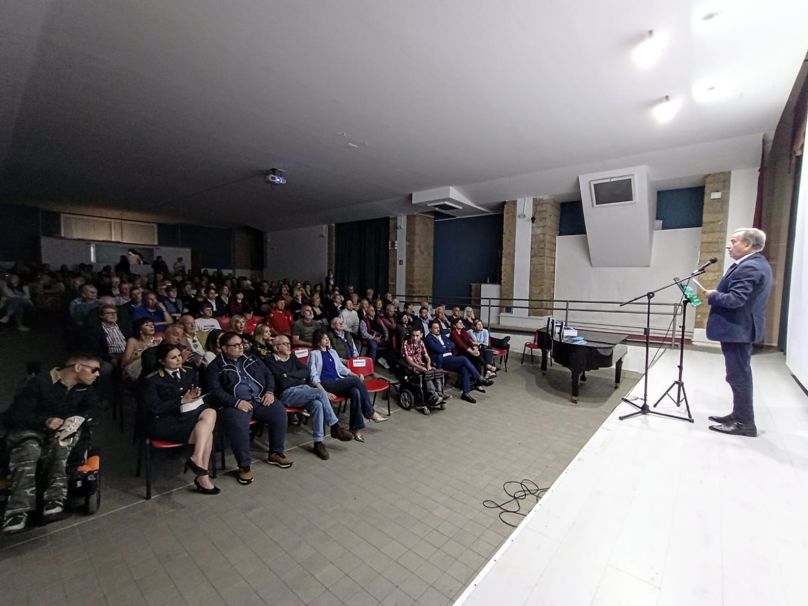 Santa Marinella – Presentato libro Tidei: “Il futuro è già cominciato”