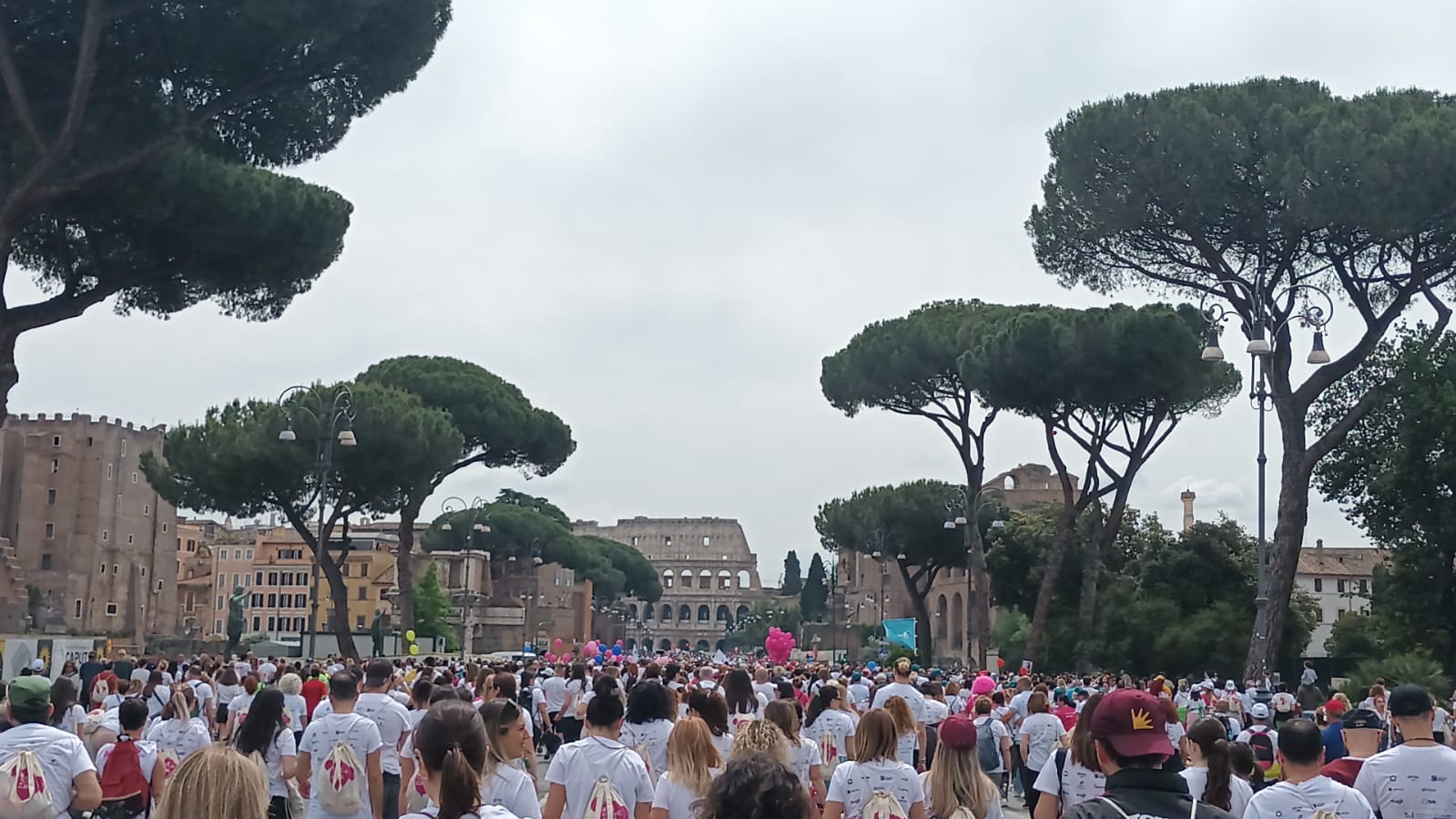Roma – In migliaia alla Race for the Cure 2025 (FOTO)