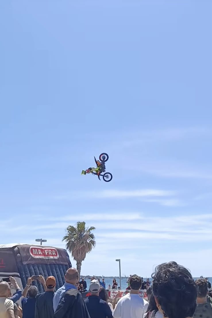 Civitavecchia – Spettacolo Motorplay Beach: acrobazie e Cairoli, weekend mozzafiato alla Marina – FOTO