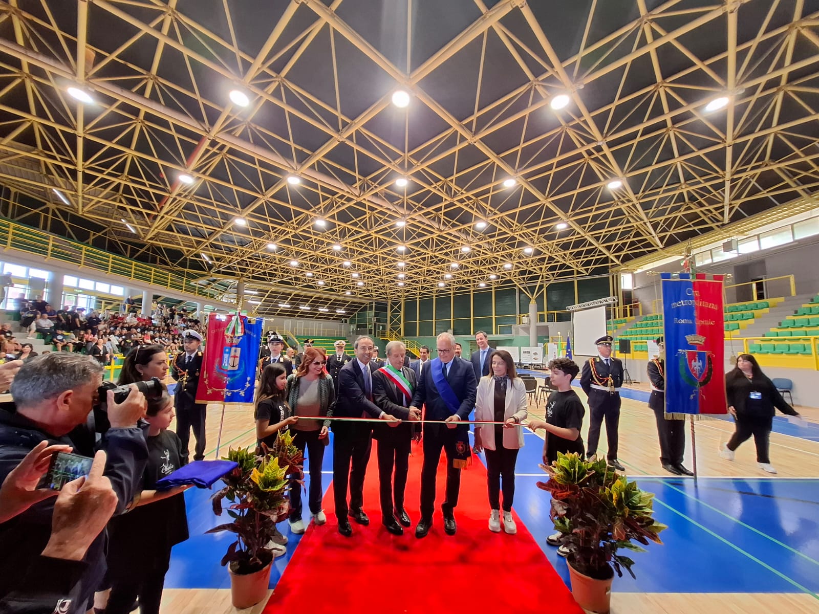 Santa Marinella – Palazzetto dello Sport e Piscina, Tidei e Gualtieri tagliano il nastro – FOTO