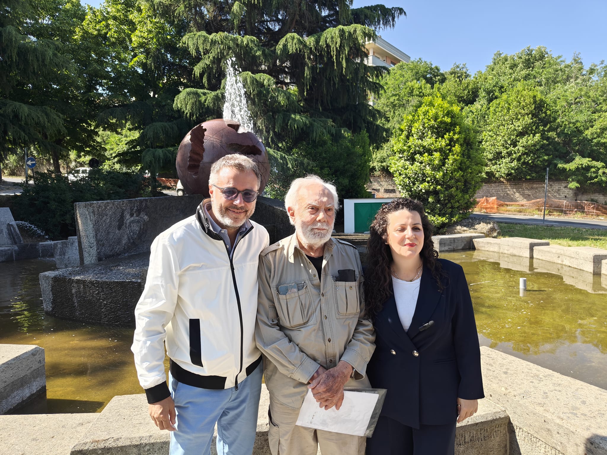 Viterbo – La Fontana a Sfera re-inaugurata, l’artista Capotondi: “Un miracolo, ora servono garanzie”