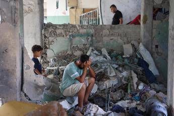 Gaza: raid fa strage in una scuola. Media: “Trump potrebbe annunciare a breve cessate il fuoco”