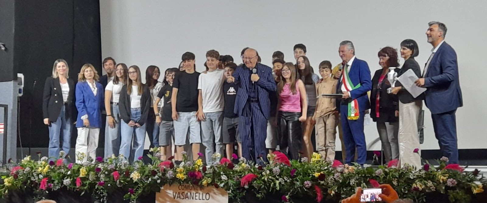 Massimo Boldi premia i vincitori del Festival Sandro Ricci
