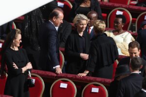 Von Der Leyen “Dare forma al profondo messaggio di pace del Papa”