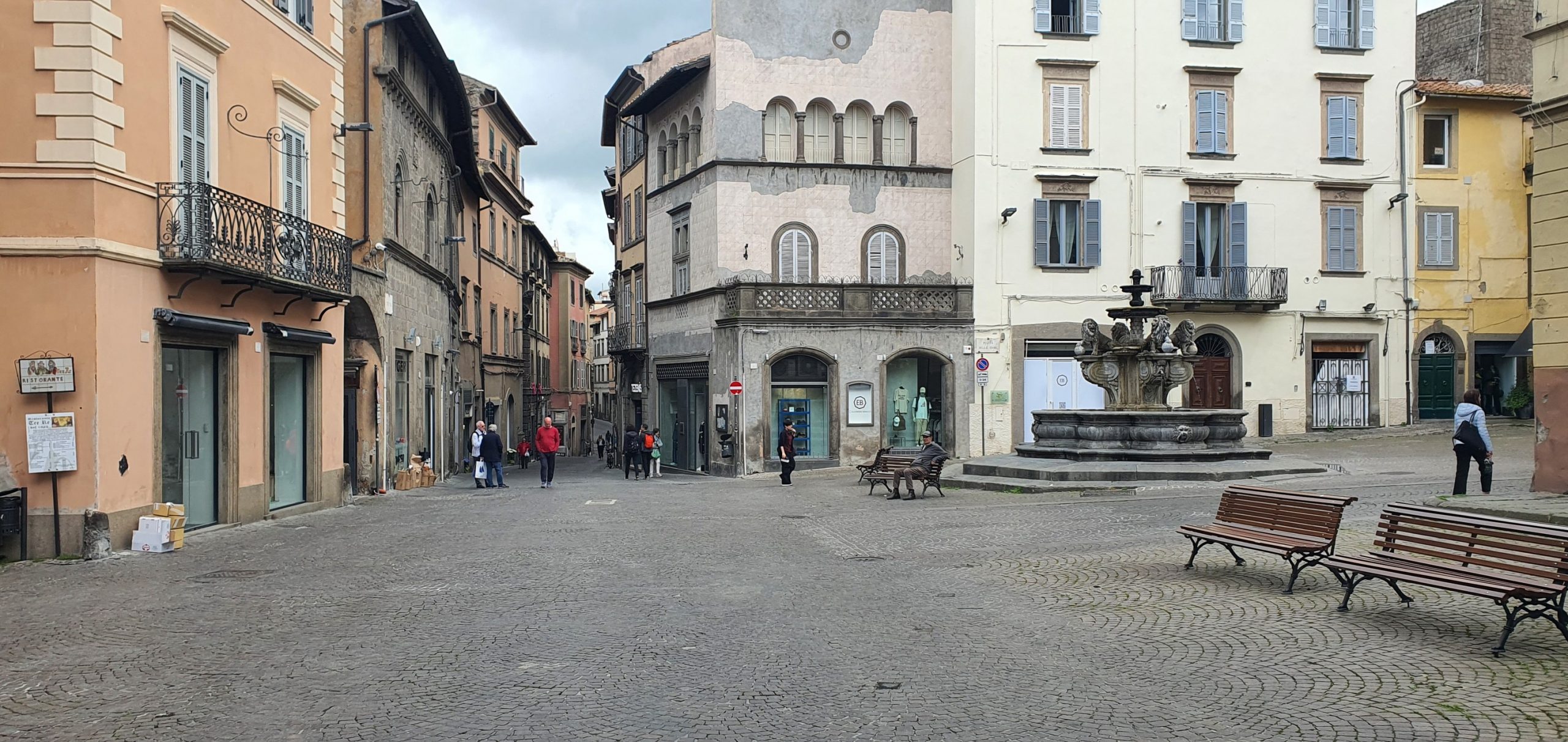 Viterbo – Altro scontro tra amministrazione e commercianti: “La sindaca non ascolta, l’ora di parcheggio gratis così non funzionerà”