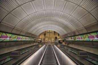 Blackout paralizza la metro di Londra, tre linee sospese e ritardi su altre sei
