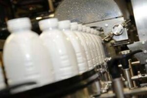 Il latte crudo è sano? L’analisi dei medici anti-fake news