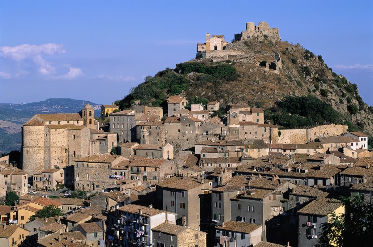 Tolfa – Il caso del dirigente “incompatibile” finisce all’Anac, Corte dei Conti e Ispettorato