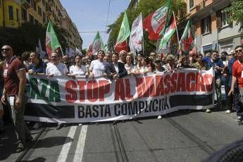 “Fermiamo il massacro”, a Roma il grido per Gaza. Schlein: “In piazza l’Italia che non tace”
