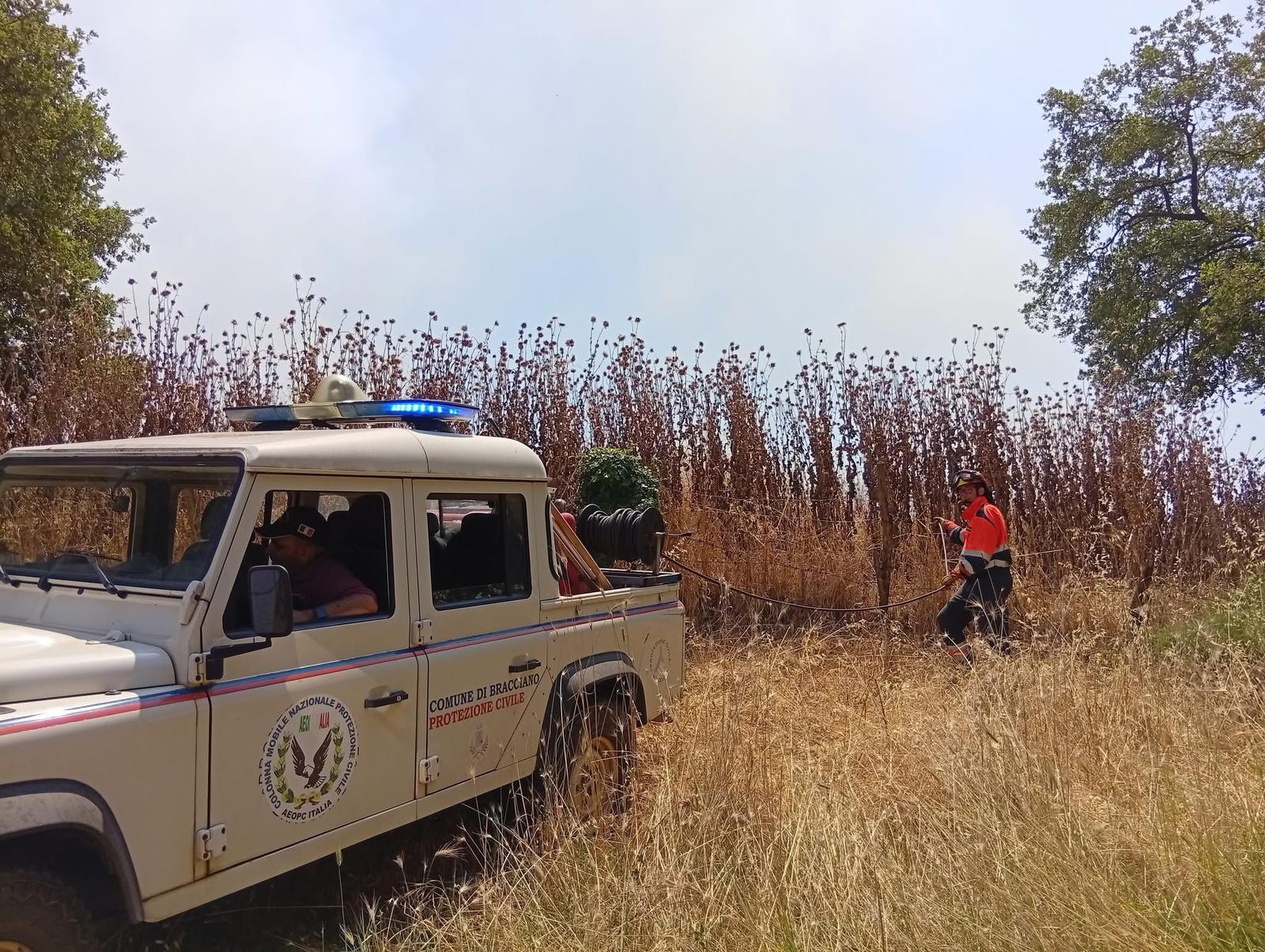 Bracciano – Violento incendio nella riserva, pericolo per case e alberi secolari (FOTO)