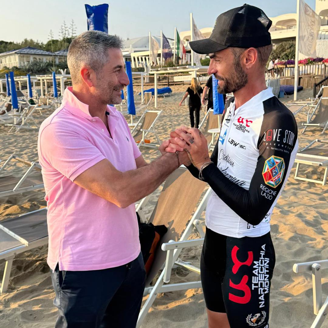 Cristian Nardecchia è arrivato a Sabaudia, la traversata è completa dopo aver percorso 180 miglia marine (FOTO)