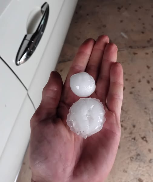 Chicchi di grandine fino a 5 cm, forte ondata di maltempo improvviso investe il sud di Roma