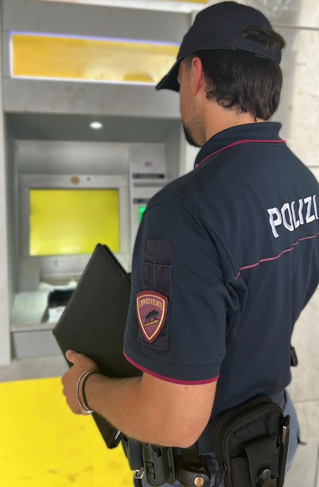 Roma – Rapinano una bici elettrica, poi tentano il “cavallo di ritorno” al bancomat più vicino, due arrestati