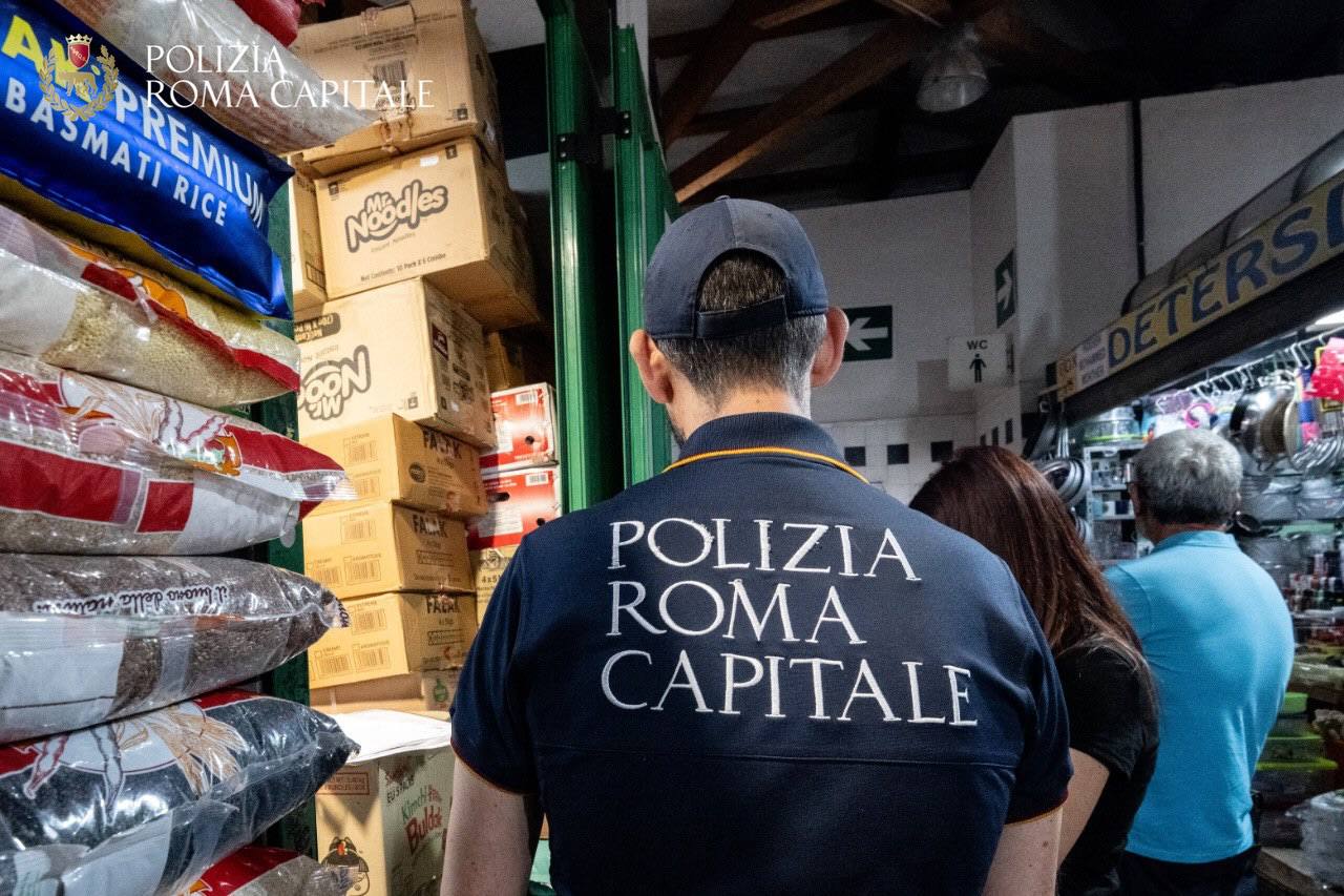 Roma – Mercato Esquilino: controlli su abusivismo commerciale e trasporto merci, elevate sanzioni per 10mila euro