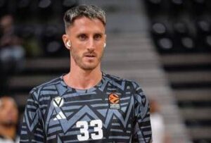 Leucemia mieloide acuta, cos’è la malattia che ha colpito Achille Polonara