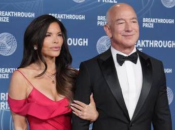 Jeff Bezos e Lauren Sanchez, Venezia si prepara alle nozze da favola tra glamour e contestazioni