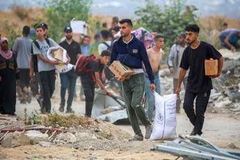 Gaza, Hamas: “106 morti nelle ultime 24 ore, 5 erano cittadini in attesa degli aiuti umanitari”