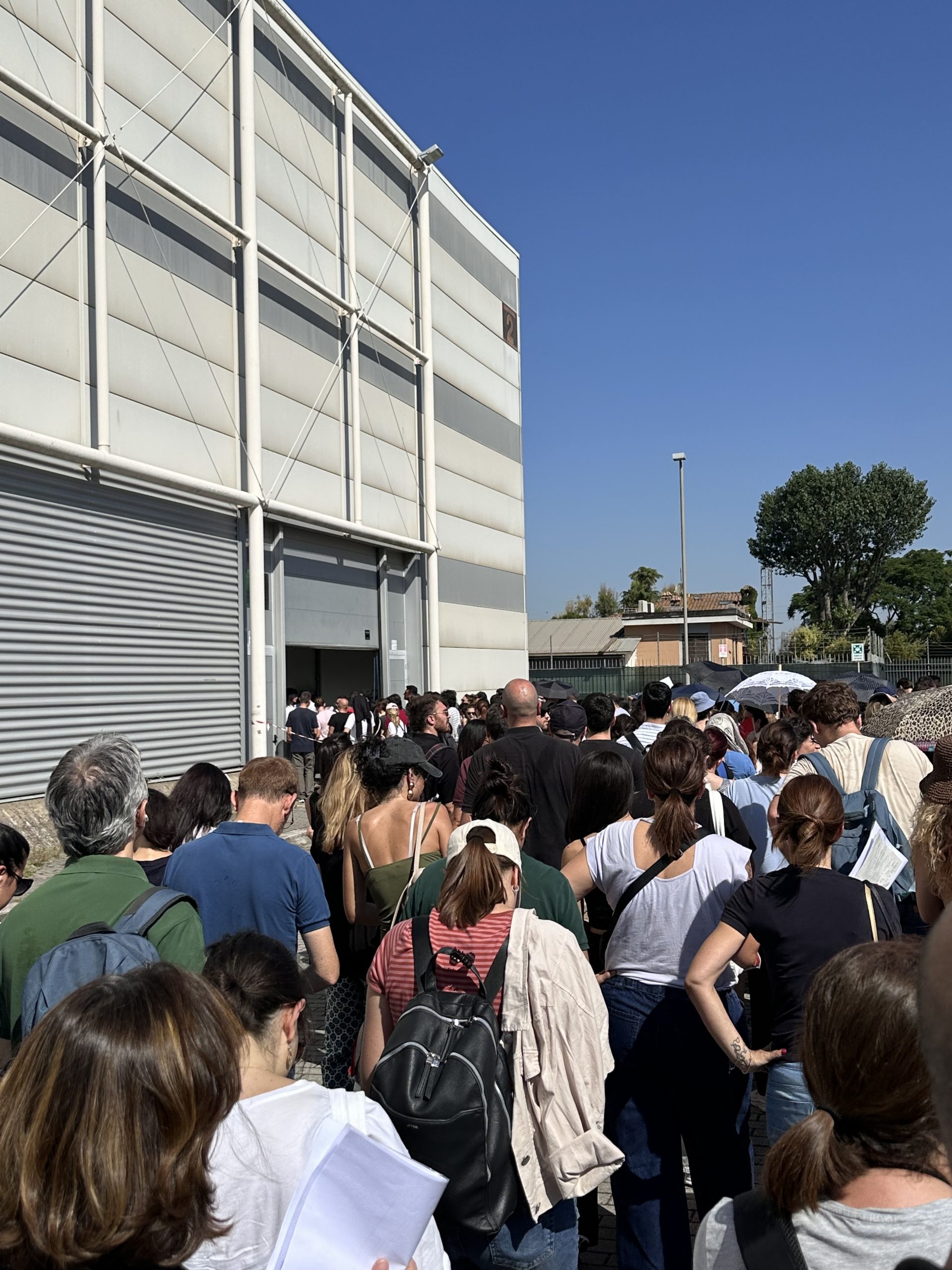 Sotto al sole per il posto fisso, al via il concorsone del comune di Roma