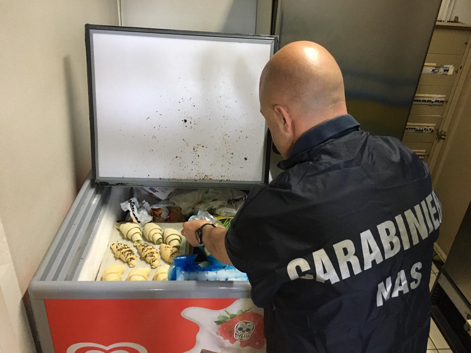 Canino – Chiuso un minimarket bengalese per gravi irregolarità igienico-sanitarie: denunciato il titolare