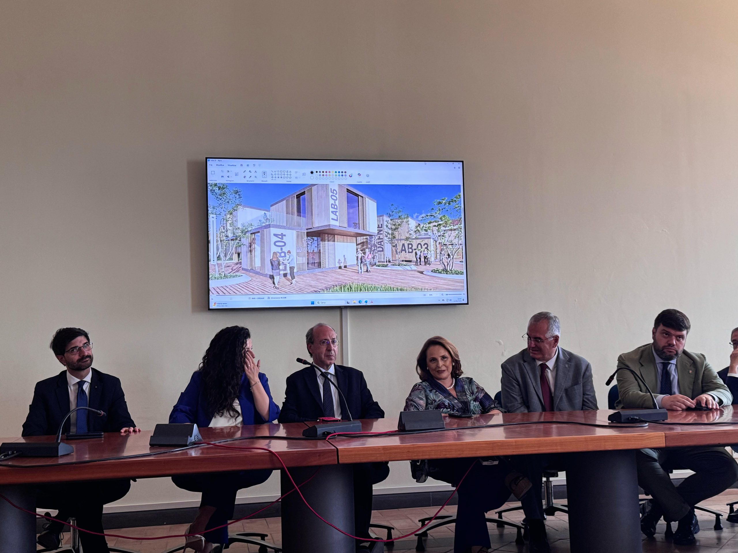 Viterbo – Incendio all’Unitus, Regimenti: “Al lavoro per trovare risorse per la riapertura dei laboratori”