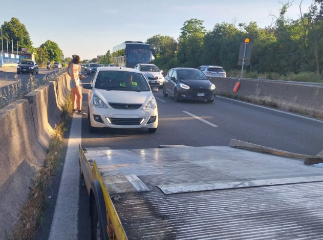 Pontina paralizzata: mattinata di incidenti e code chilometriche sulla SS148