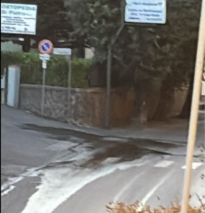 Montefiascone – “All’incrocio con Via Bertina l’acqua perde da quasi un mese, Talete dov’è?”