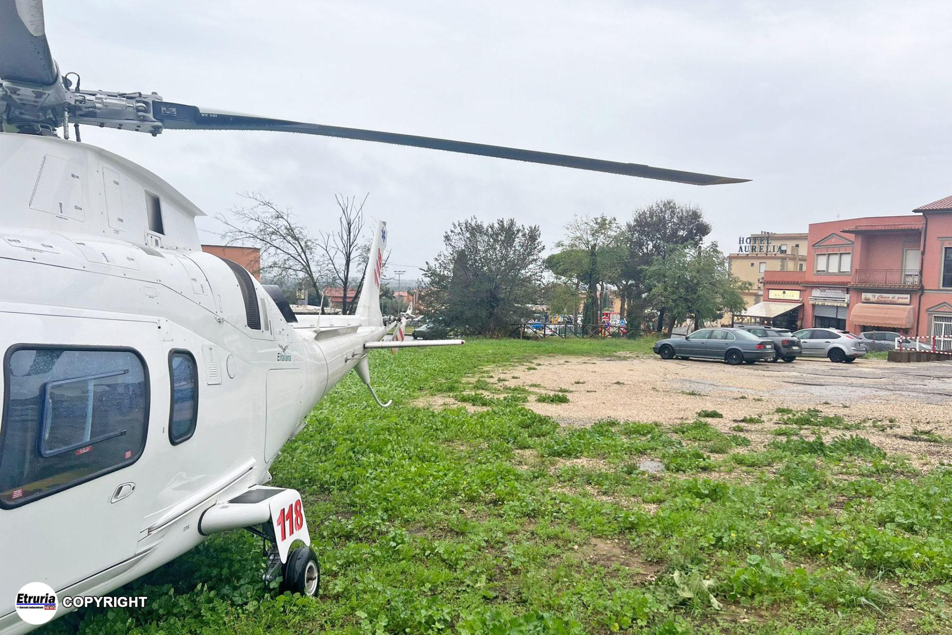 Viterbo – Incendio a ridosso della Cassia nord, anziano intossicato soccorso dall’eliambulanza