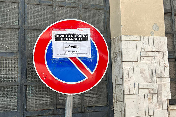 Tarquinia – Il Comune si dimentica i divieti di sabato, parcheggi vuoti da tre giorni per paura delle multe (FOTO)