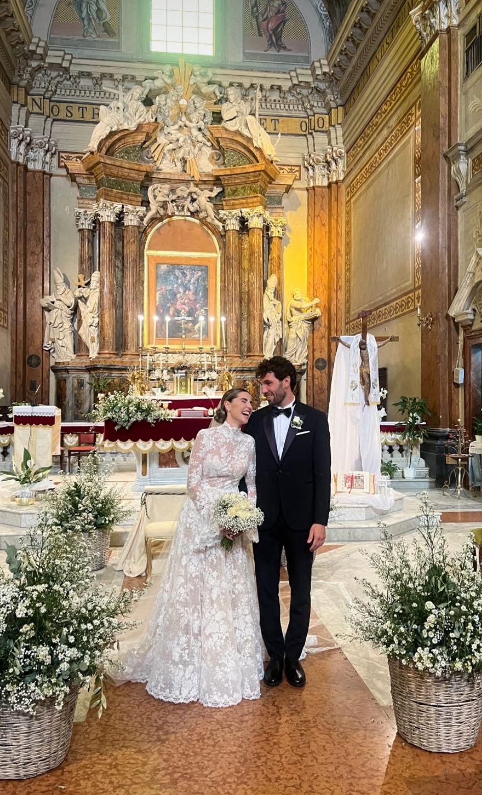 Il matrimonio del calciatore Arturo Calabresi a Ronciglione nella splendida Villa Lina (FOTO)
