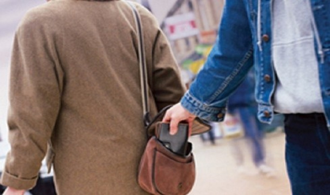 Roma, rapinano coppia di turisti ma vengono arrestati grazie alla foto scattata dalle stesse vittime