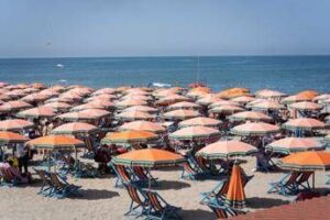 Melanoma e tumori della pelle, dermatologi Idi in campo per screening gratuiti