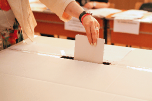 Referendum dell’8 e 9 giugno, da Noemi a chef Locatelli: “Andiamo a votare”