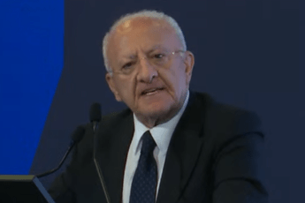 Sanità, De Luca: “Campania derubata di 3 mld in 10 anni, ora stesse risorse per tutte le regioni”
