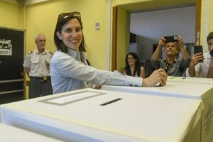 Referendum, seggi aperti sino alle 23: alle 19 affluenza attorno al 16%