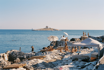 Vacanze, in fuga da overtourism? Ecco le mete meno affollate per l’estate secondo Evaneos