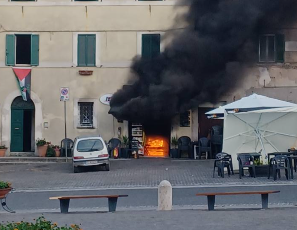 Incendio nella pizzeria di Allumiere: resta riservata la prognosi per i due giovani feriti, la comunità si mobilita